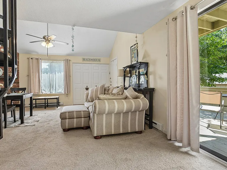 42 Quidnet Ct — Photo 12