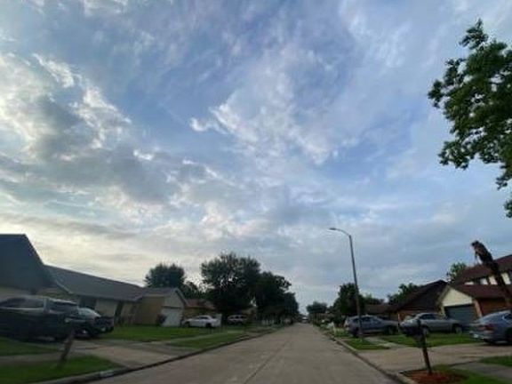 Exterior Neighborhood (street photo)