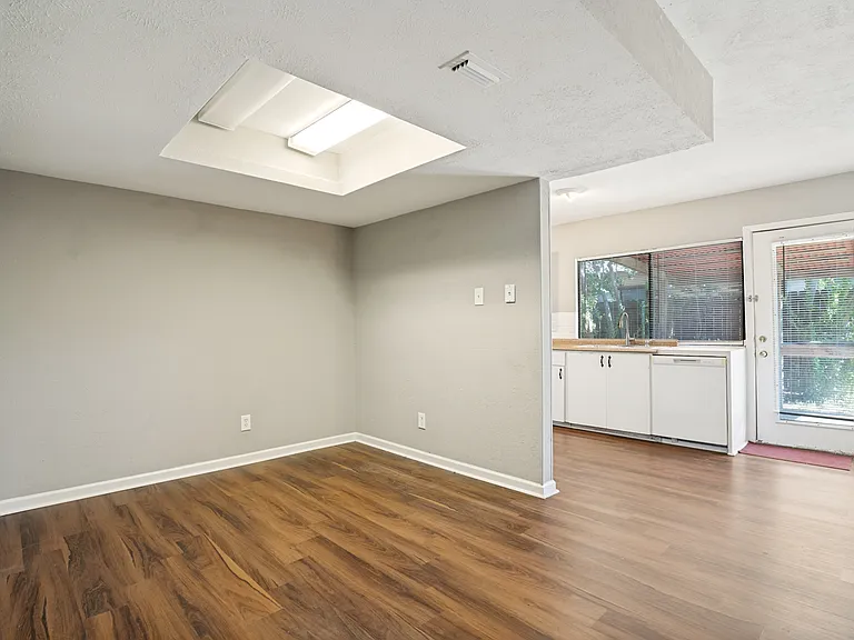 5709 Christie Ln — Photo 5