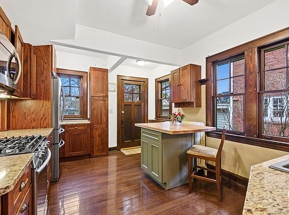 5th image of 530 Ashland Ave