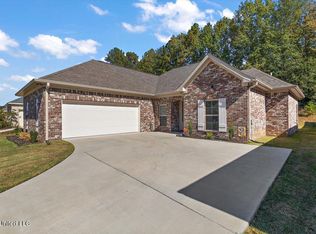 135 Ashley Park Dr, Byram, MS 39272
