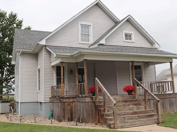 105 S Seymour St, Oakwood, IL 61858