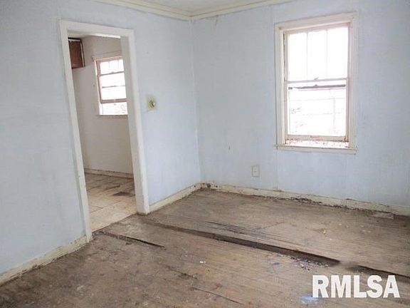 3rd image of 420 E Sciota Ave
