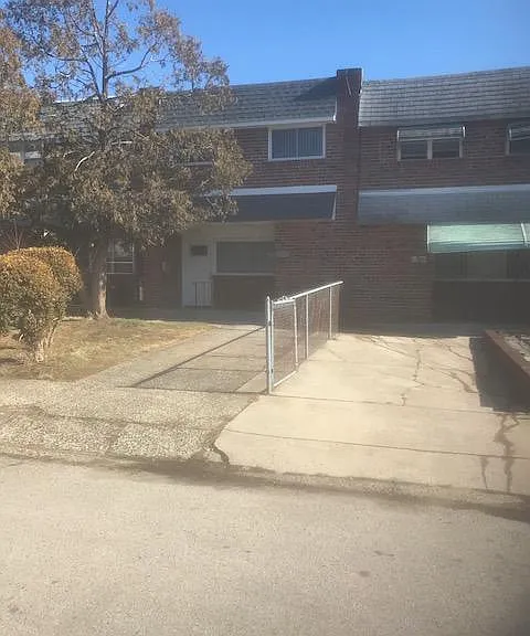 1527 N Saratoga Pl — Photo 1