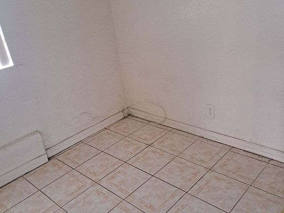 4th image of 802 1/2 Roberts Ln #Aff65dda0