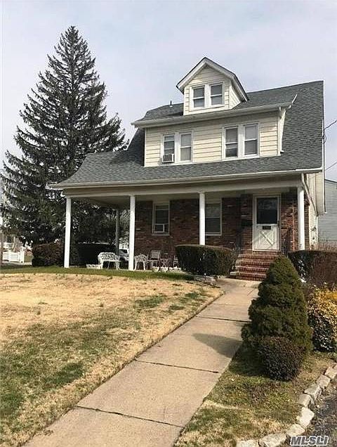 2nd image of 285 Pine St