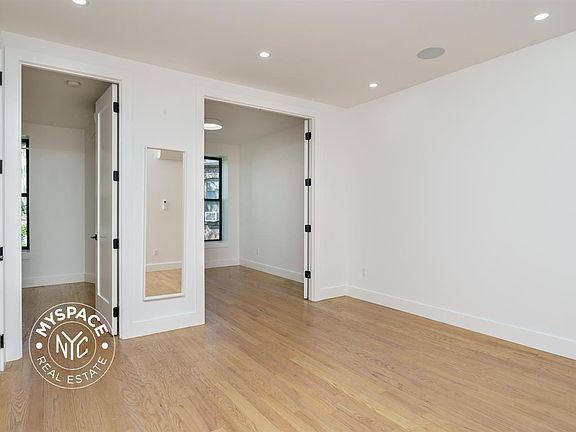 4th image of 1027 Putnam Ave #3C