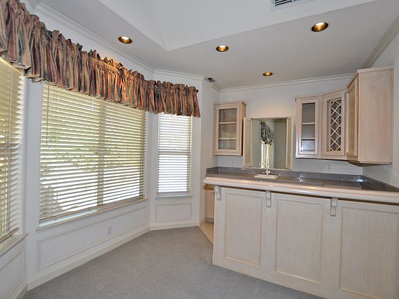 4th image of 135 Tomlinson Dr