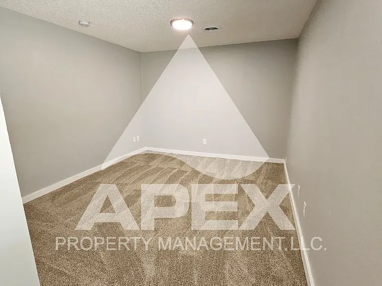 915 Forsythe St — Photo 16