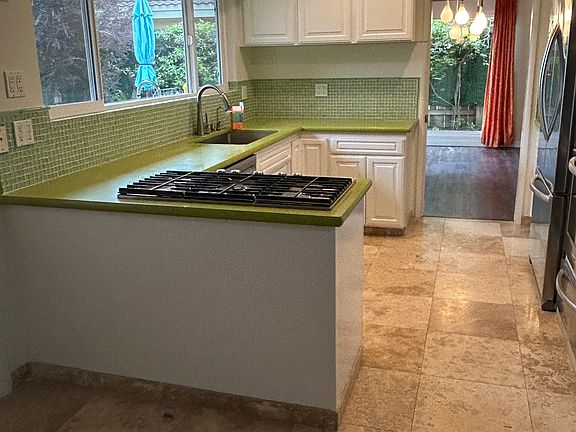 3rd image of 1493 Crestline Dr