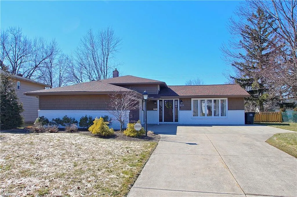 1900 Bromton Dr photo 1