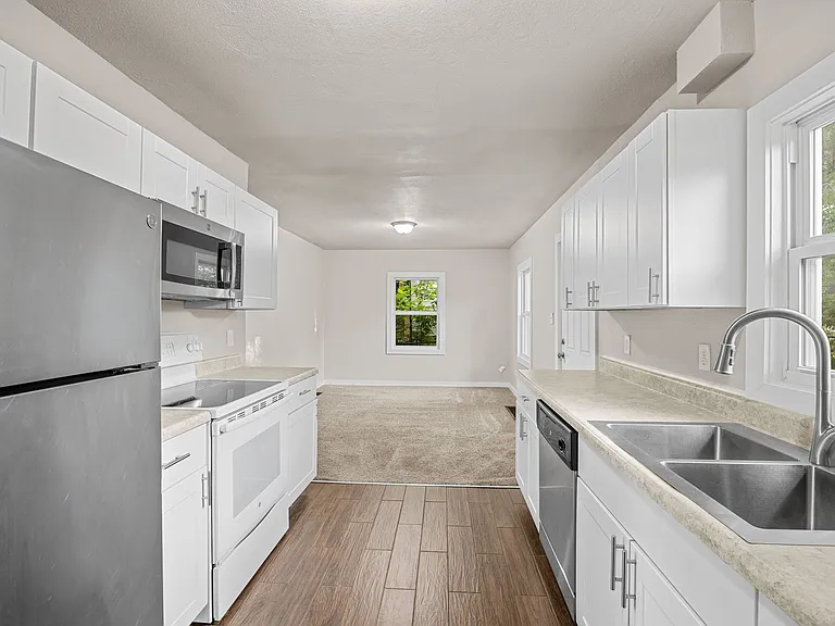 2900 Oxford St — Photo 11