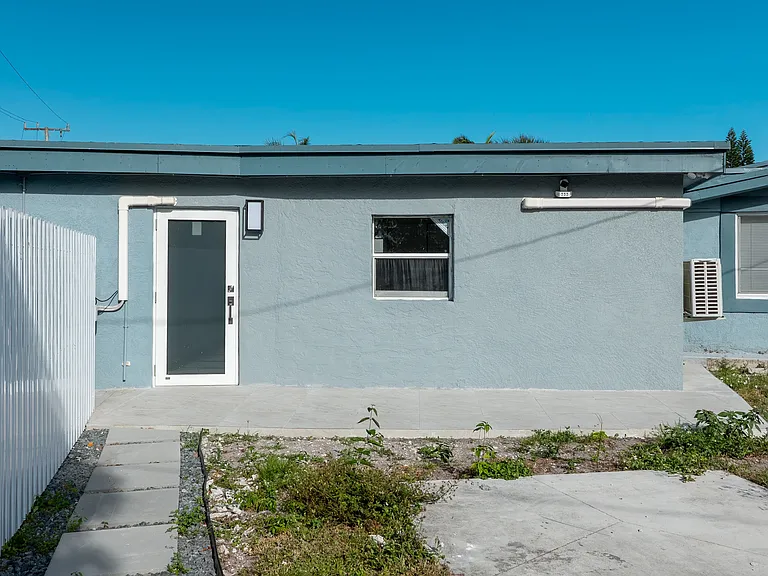 1101 NW 14th Ct — Photo 10