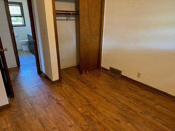 4th image of 709 Wood Ave