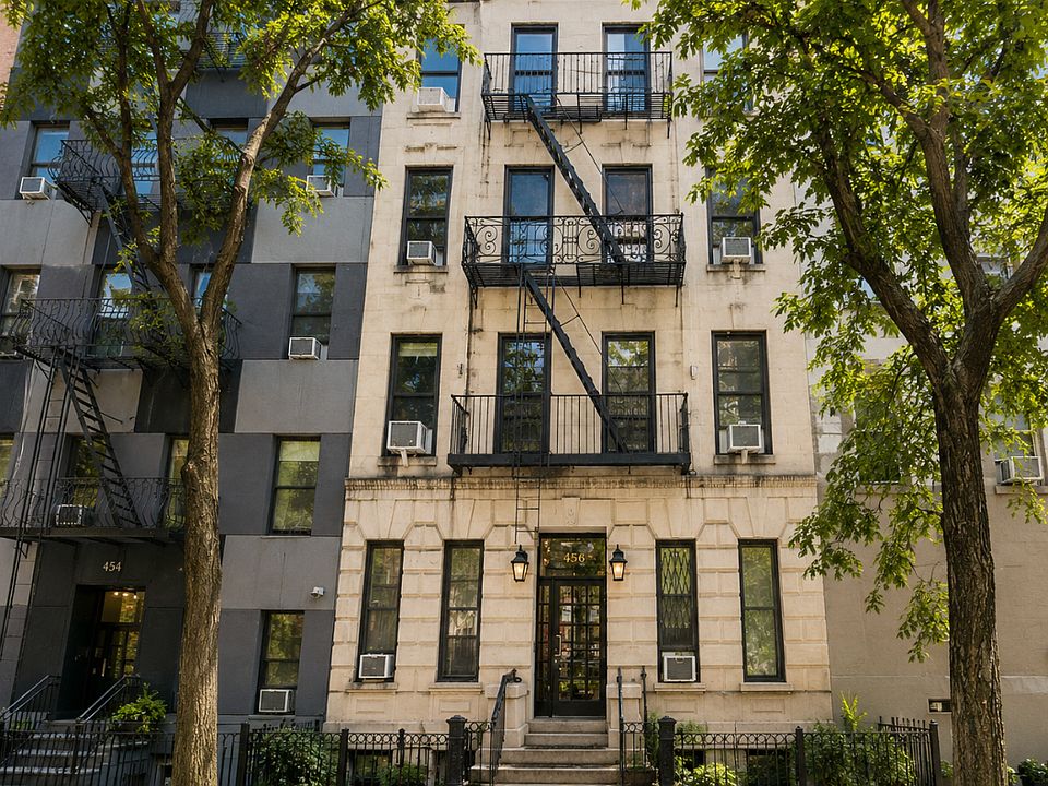 1st image of 456 W 47th St APT 3A