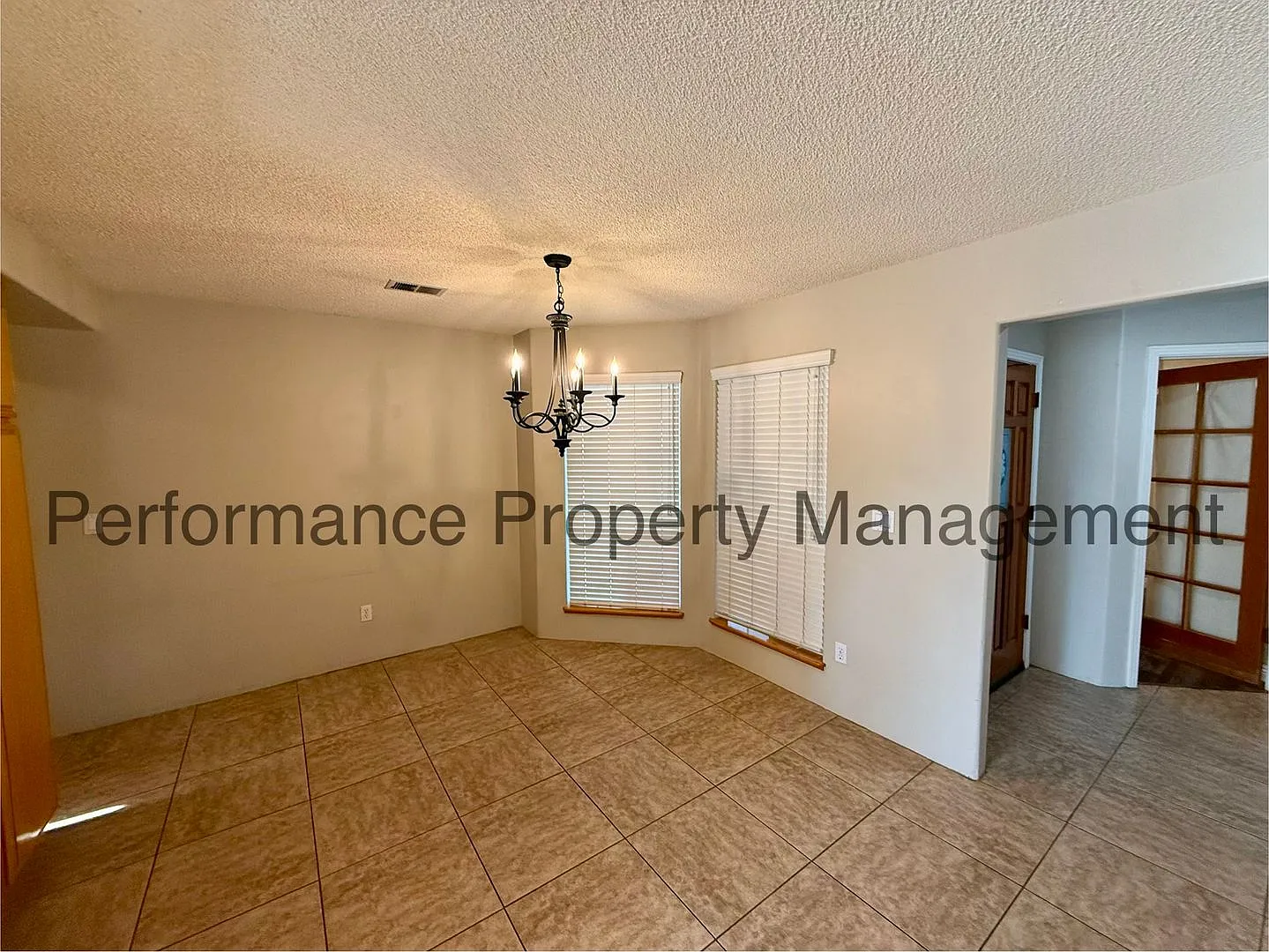 Cute 3 Bed/2 Bath NW Bakersfield Home w/ Pool, RBP & Deposit Alternative Option — Photo 4