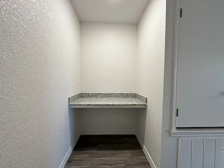 121 Dolphin Dr — Photo 12