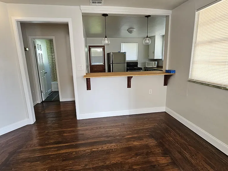432 W Wisconsin Ave #A — Photo 2