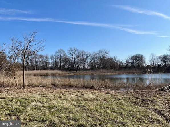 203 Riverside Dr, Chester, MD 21619