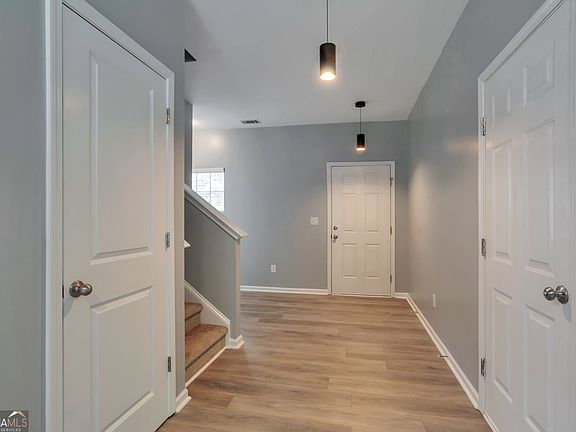 3rd image of 4098 Clay Ct SE