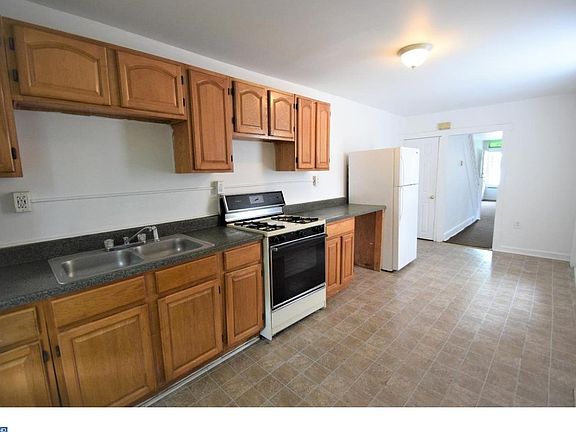 4th image of 814 Brown St