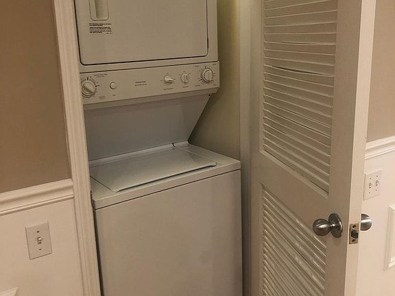 2nd image of 4339 N Ashland Ave APT Gdn