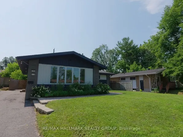2160 Lambeth Walk, Ottawa, ON K2C 1G1