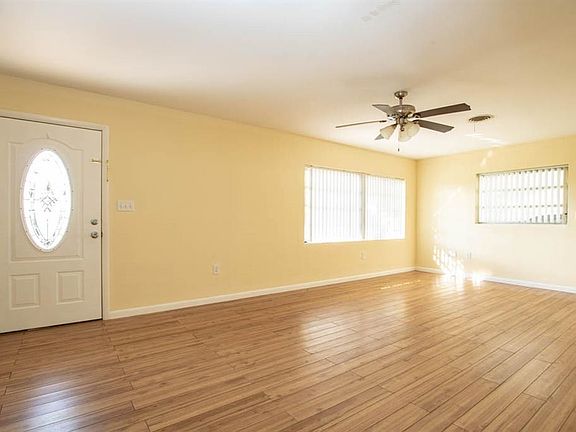 3rd image of 1015 Highview Dr