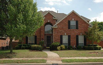 1203 Shadetree Lane front