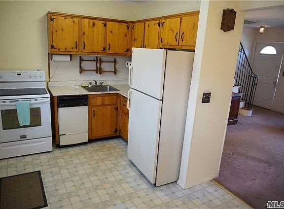 4th image of 262 Schoenfeld Blvd