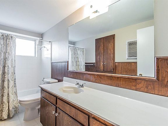 3rd image of 1701 Clifton Ct
