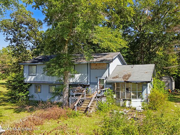 5th image of 18250 Oak Dr