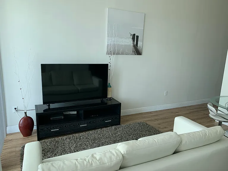 2200 NE 4th Ave #805 — Photo 6