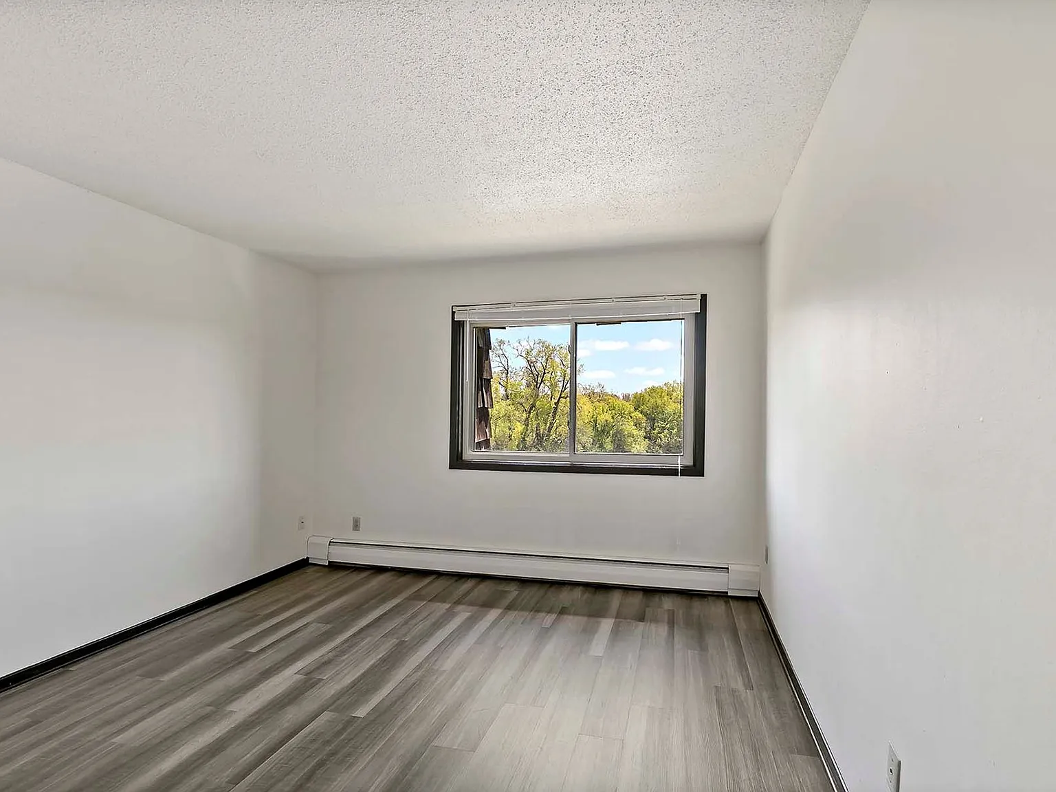 Winnetka Village Apts — Photo 3