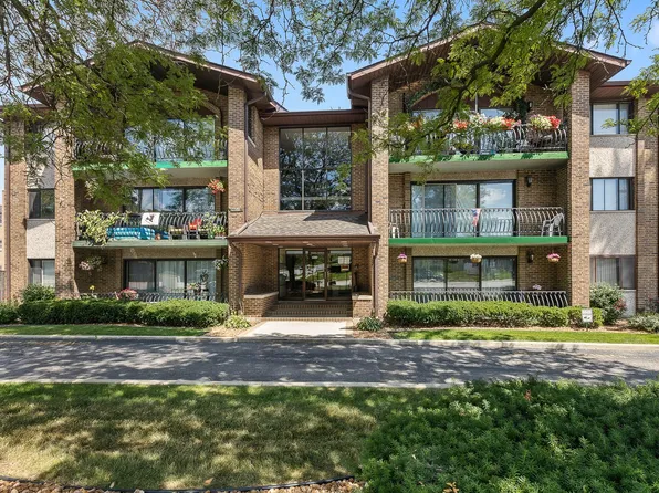 9051 S Roberts Rd APT 211, Hickory Hills, IL 60457