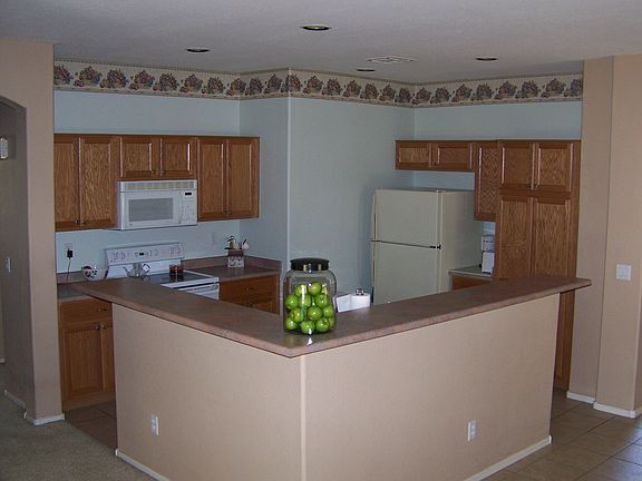 Kitchen with Breakfast Bar
