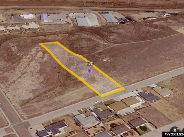 520 Emigrant Dr, Glenrock, WY 82637