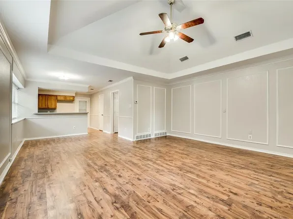 6108 Paradise Dr, Arlington, TX 76001