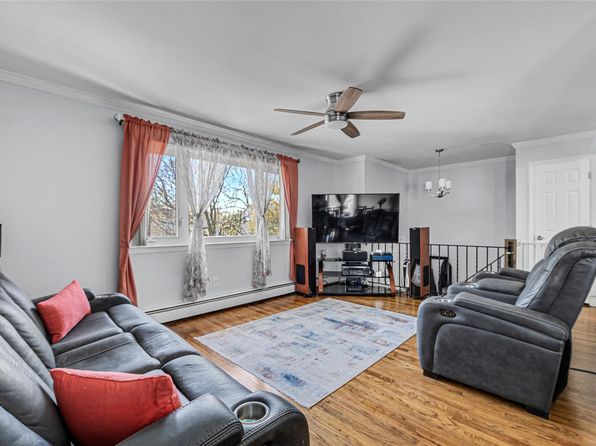 17 Brennan Street, Huntington, NY 11743