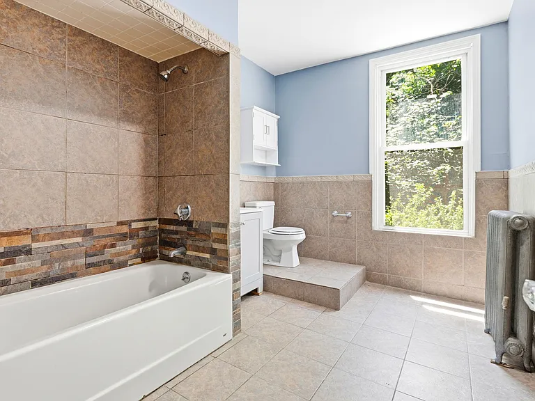 28 Newton St — Photo 13