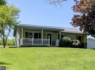 1534 Meadow Green Ln, Chambersburg, PA 17202