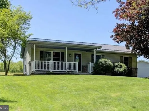 1534 Meadow Green Ln, Chambersburg, PA 17202