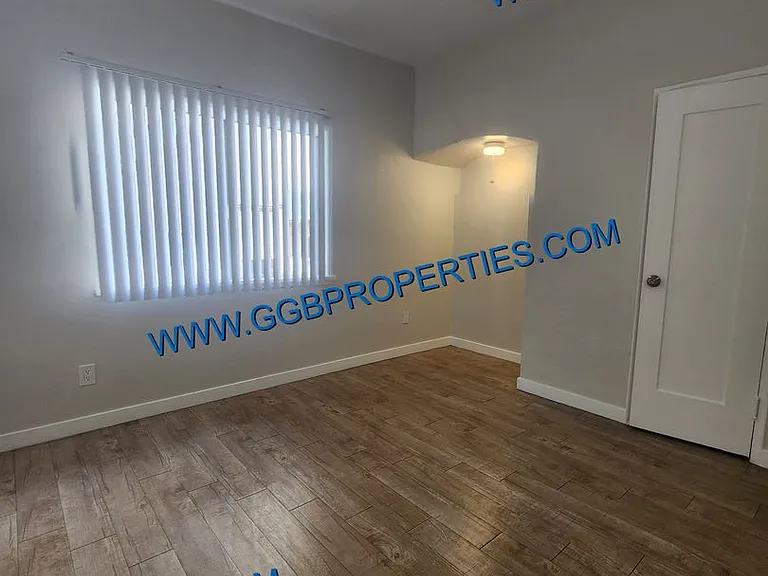 424 E 16th St — Photo 21