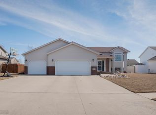 4882 44th St S, Fargo, ND 58104