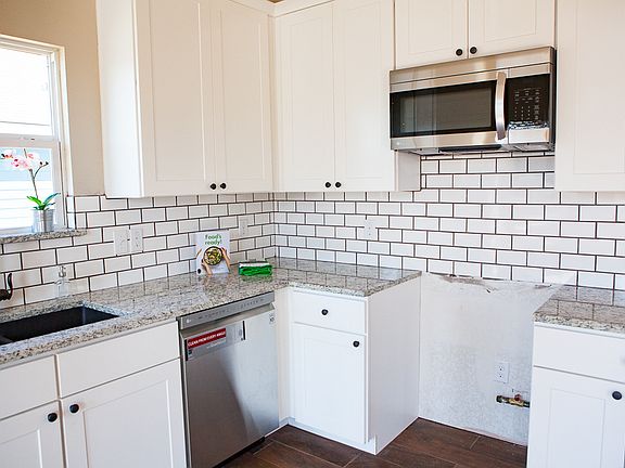 4th image of 623 Dakota St