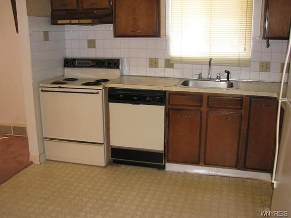 3rd image of 135 Old Lyme Dr APT 6