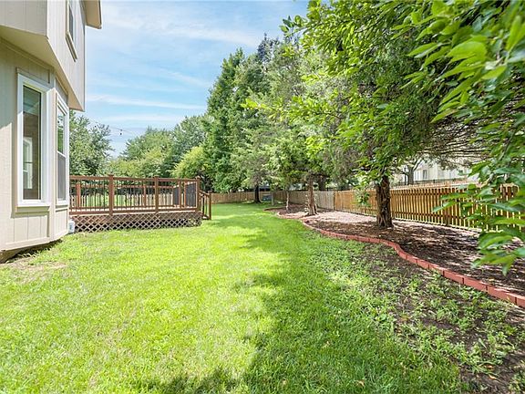 5th image of 8309 W 127th Ter