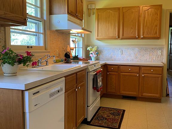 3rd image of 304 N 10th St