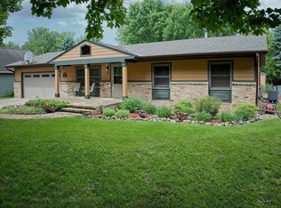 492 Shady Ridge Rd NW, Hutchinson, MN 55350