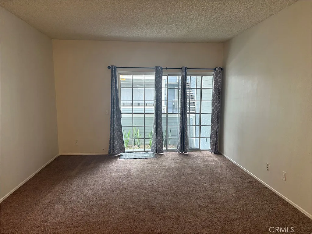 1 bed, 709 sqft, $2,000 — Photo 4